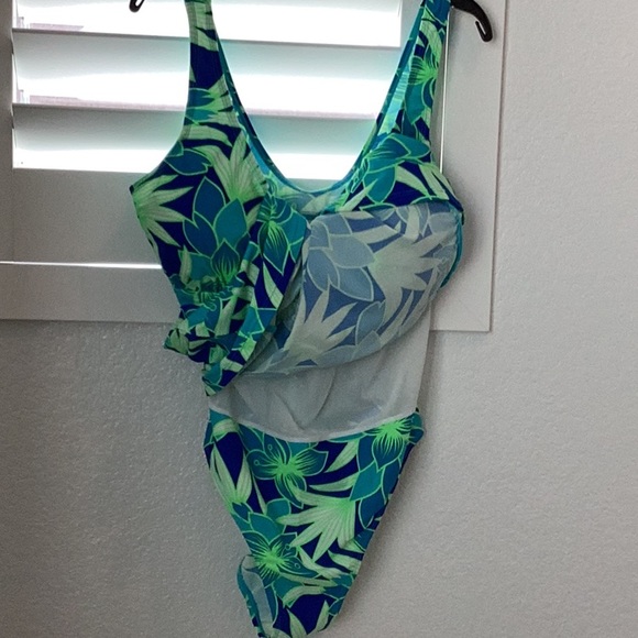 One piece Swimsuit, Size Large, NWOT - Picture 3 of 4